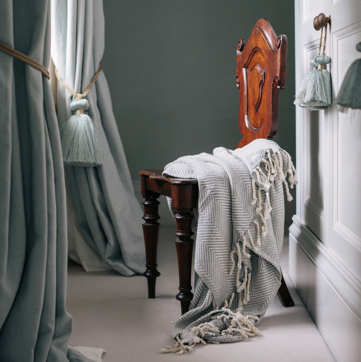 Fuzzy Dilemmas: Blankets Vs. Throws - What's the Difference - What Do