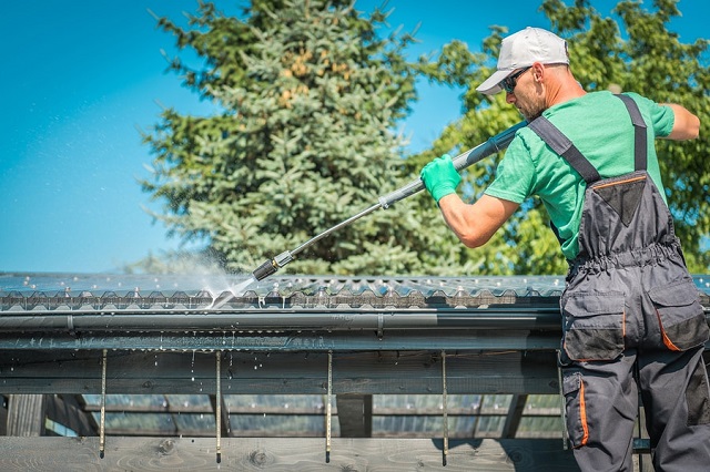 roof-cleaning