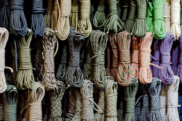 Different colourd of parachute cord