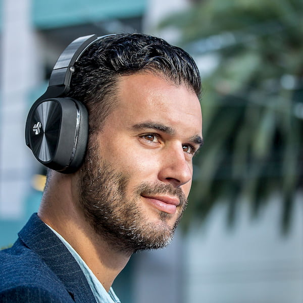 noise cancelling headphones