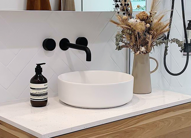 Bathroom sink ceramic white black faucet
