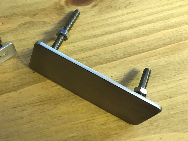 Plate-Bolt