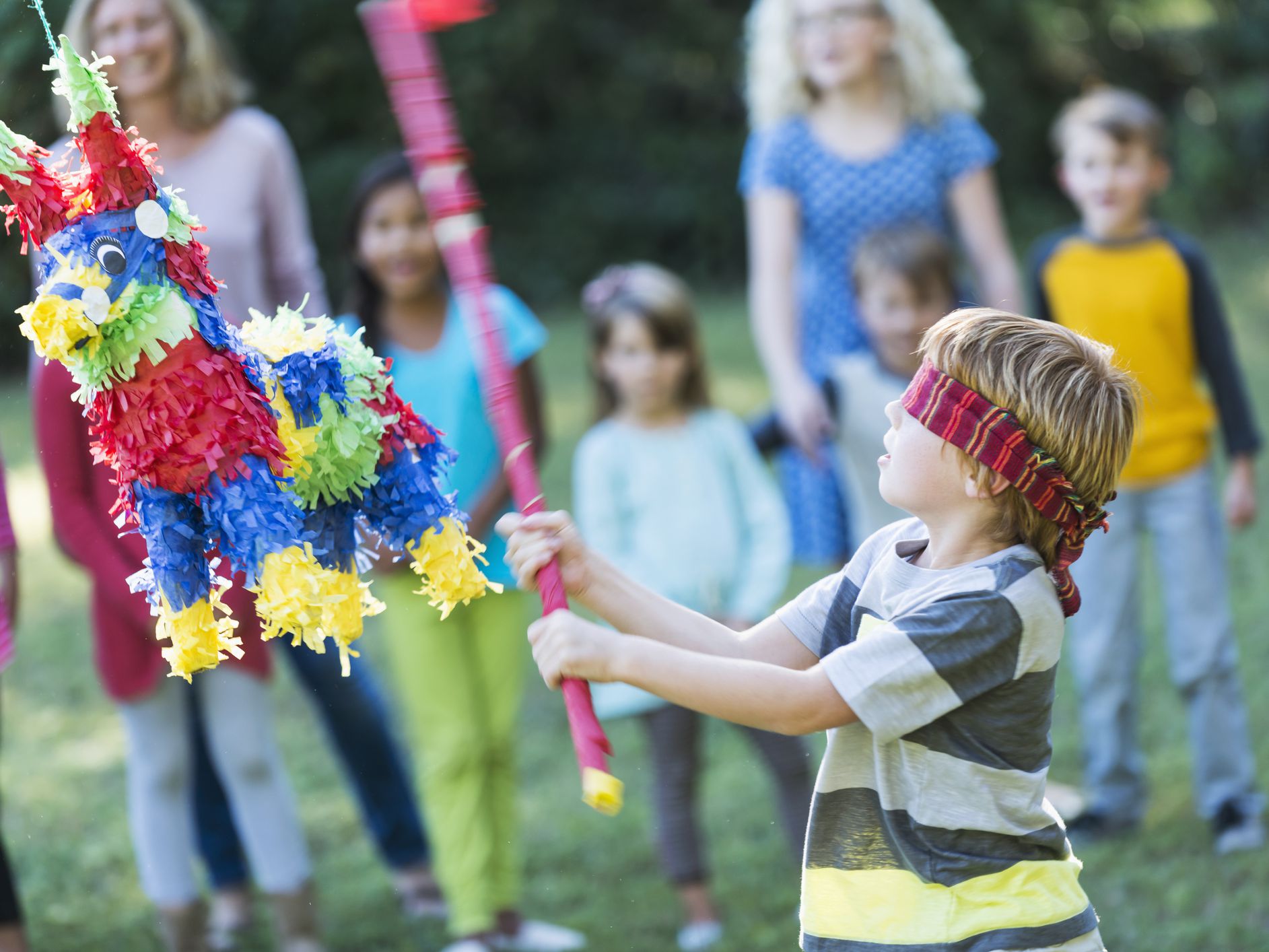 Boy-hitting-pinata