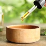 Using-tea-tree-oil-to-treat-fungal-infections