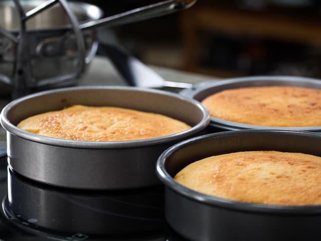 Materials Used in Cake Pans