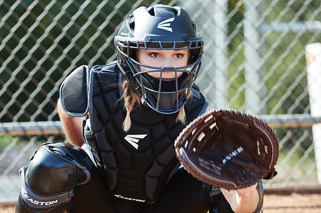 softball catcher ready to catch the ball