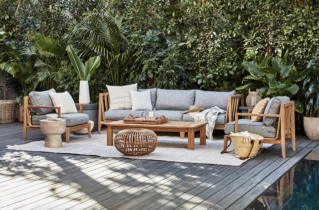 sitting area with outdoor furniture