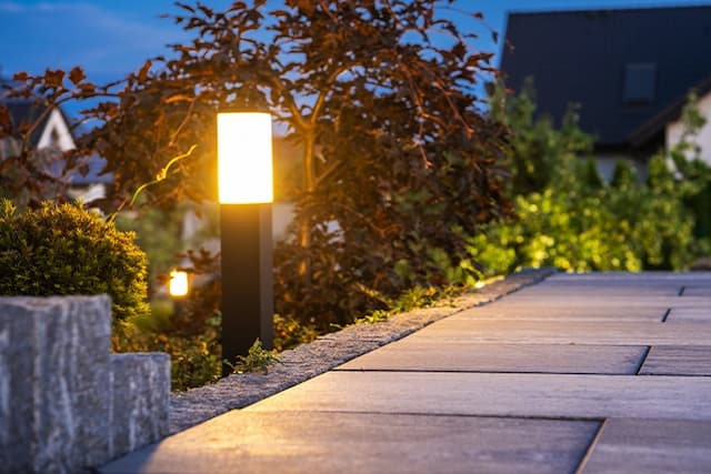 Small-bollard-light