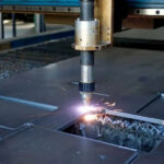 Plasma-cutter-cutting-metal